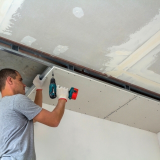 Rebaixamento de teto com gesso Instalação de Forro de Gessos Instalação de sancas modernas